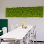 mosschilderij rendiermos springgreen in kantine